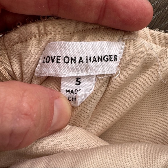 Love On A Hanger Sequin Mini Skirt in Gold Size 5 - Picture 5 of 7